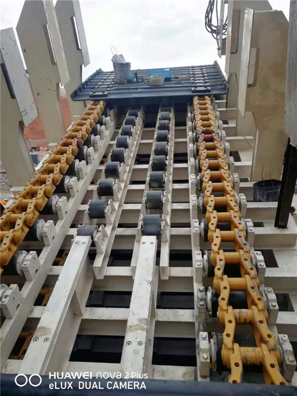 湖北大冶1000噸骨料生產(chǎn)線(xiàn)ZB230010M坦克鏈重型板式